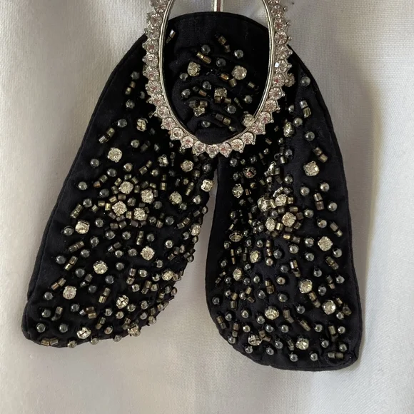 Pre-Loved Zara White Blouse with Intricate Embellishment Design Brooch UK Size M - Picture 11 of 13